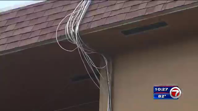 Cut The Wires Apartment Complex Forced To Cut Exposed Cable Wires Wsvn 7news Miami News Weather Sports Fort Lauderdale