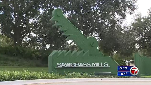 sawgrass mall hours