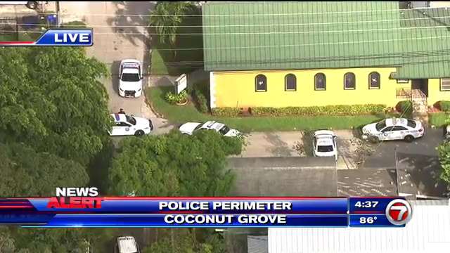Police searching for suspected robber in Coconut Grove - WSVN 7News ...