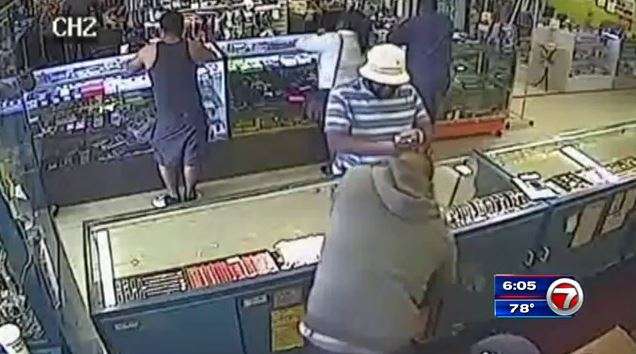 Jewelry thief poses as customer, flees Oakland Park store with goods