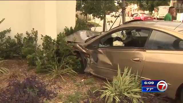 1 hurt after car hits Miami building during crash - WSVN 7News | Miami ...