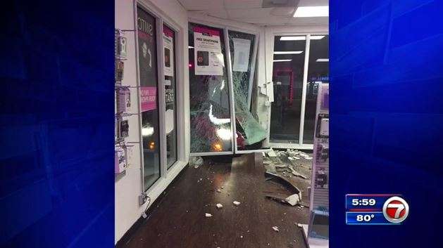 Driver at large after crashing stolen car into cell phone store - WSVN ...