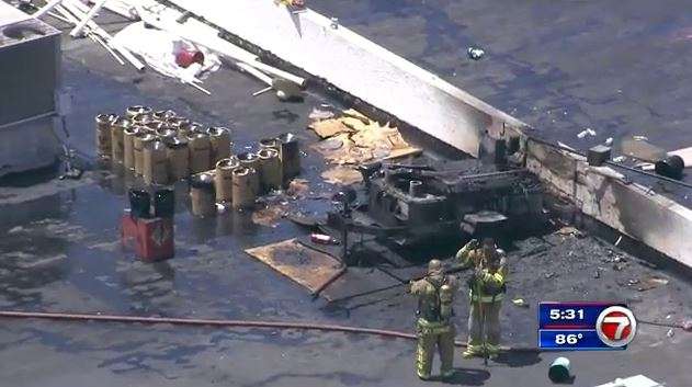 Roof catches fire at Miami Lakes shopping center - WSVN 7News | Miami ...