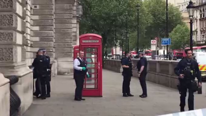 UK anti-terror police detain man with knives near Parliament - WSVN ...