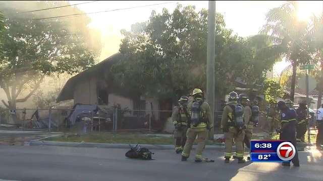 7 displaced after Miami house catches fire - WSVN 7News | Miami News ...