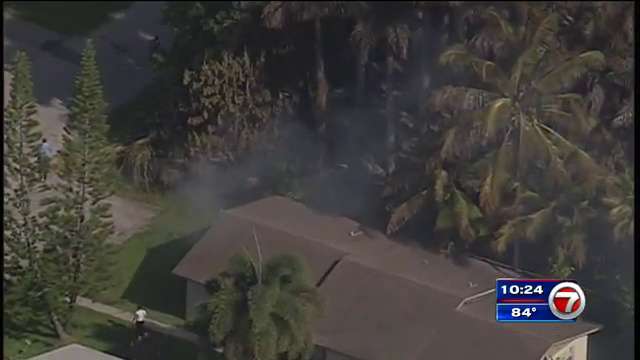 Grass fire sparks near SW Miami-Dade home - WSVN 7News | Miami News ...