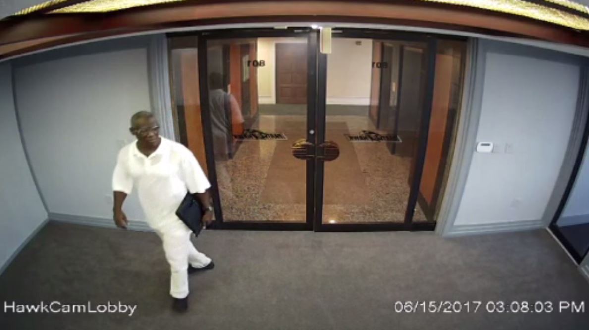 Laptop theft caught on camera in South Miami - WSVN 7News | Miami News ...