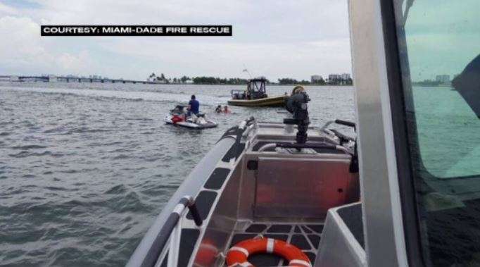9 rescued from sinking boat in Biscayne Bay - WSVN 7News | Miami News ...