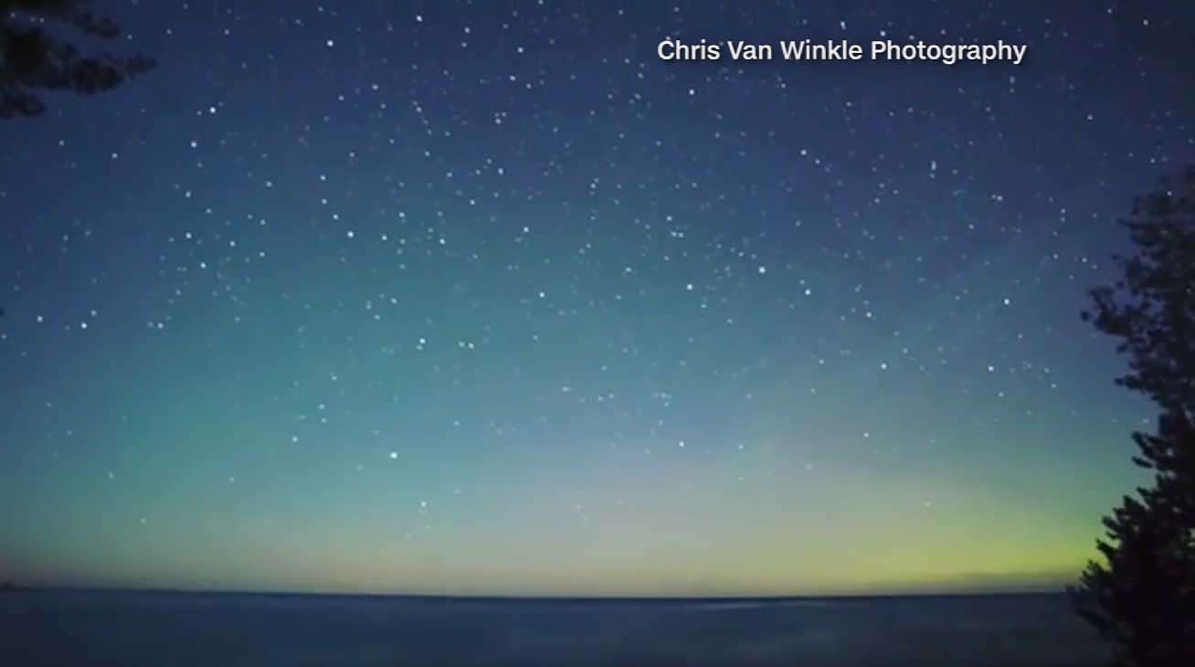 Northern Lights create dazzling spectacle over northern U.S. - WSVN 
