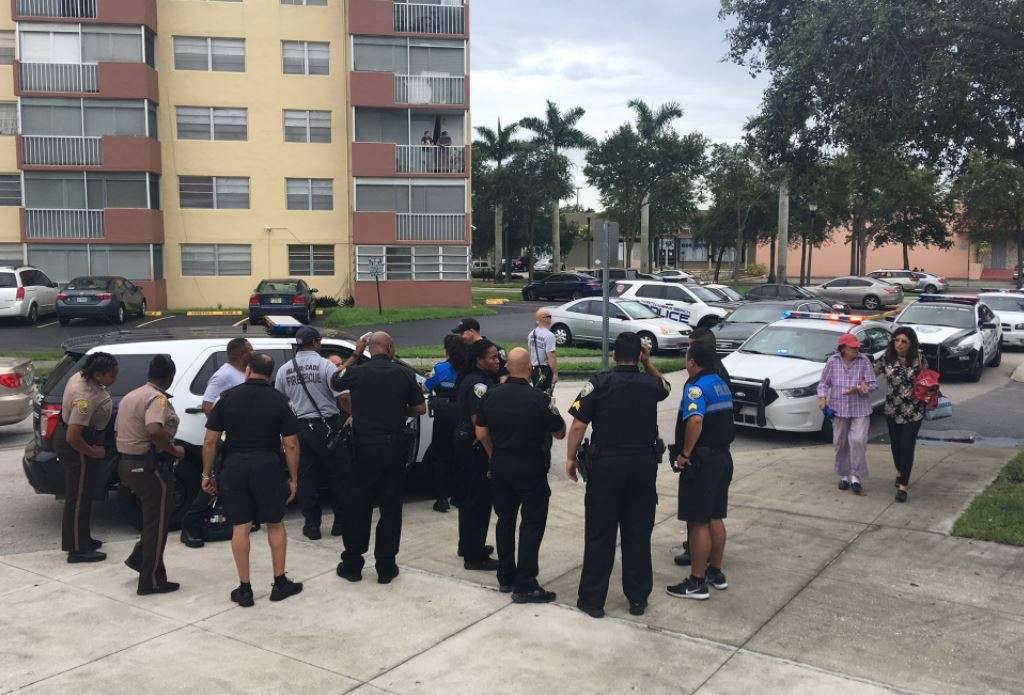 Subject batters police officer in North Miami Beach - WSVN 7News ...
