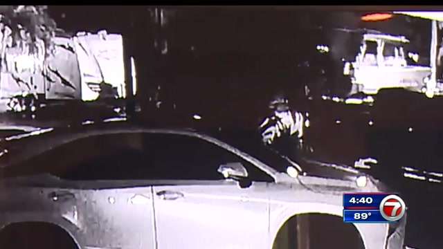 Thieves caught on camera stealing boat from Pompano Beach home - WSVN ...