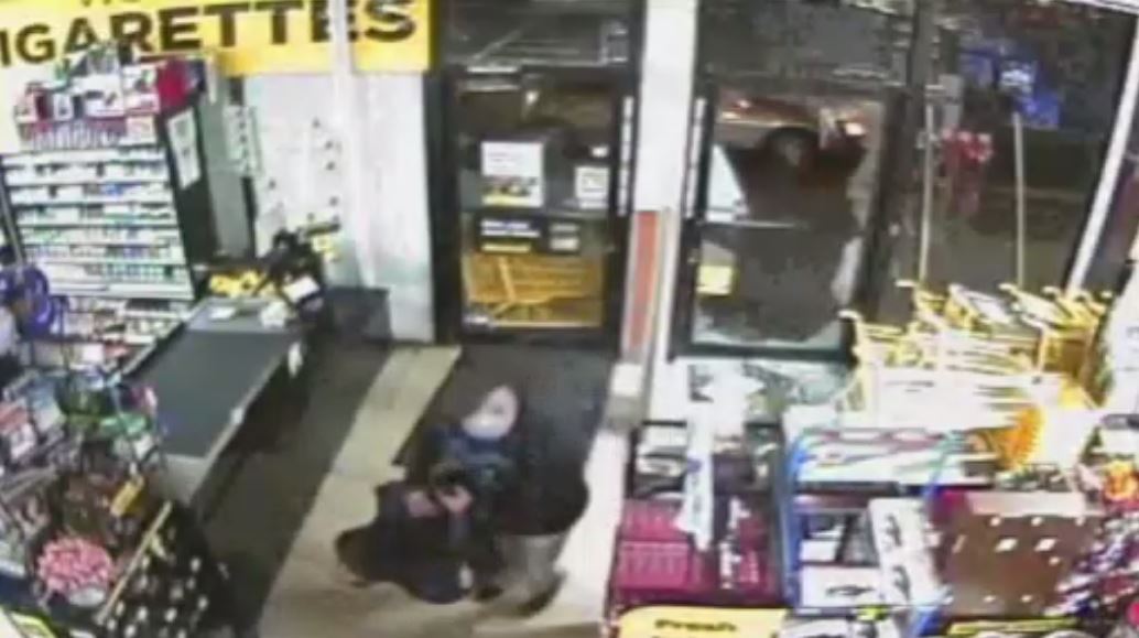 Burglars caught on camera breaking into Dollar General in Wilton Manors ...