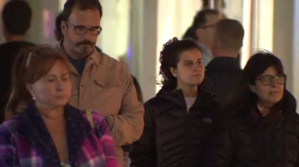 TOURISTS BUNDLE UP IN FLORIDA AMID COLD SNAP visual data 8