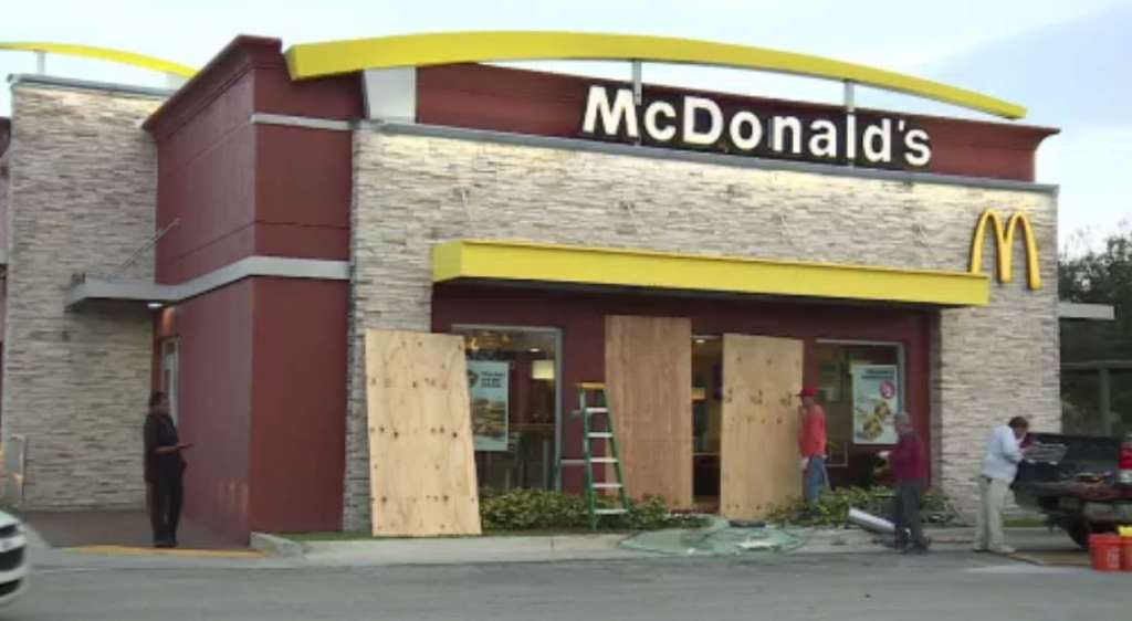 Elderly driver crashes car into McDonald's in Boynton ...