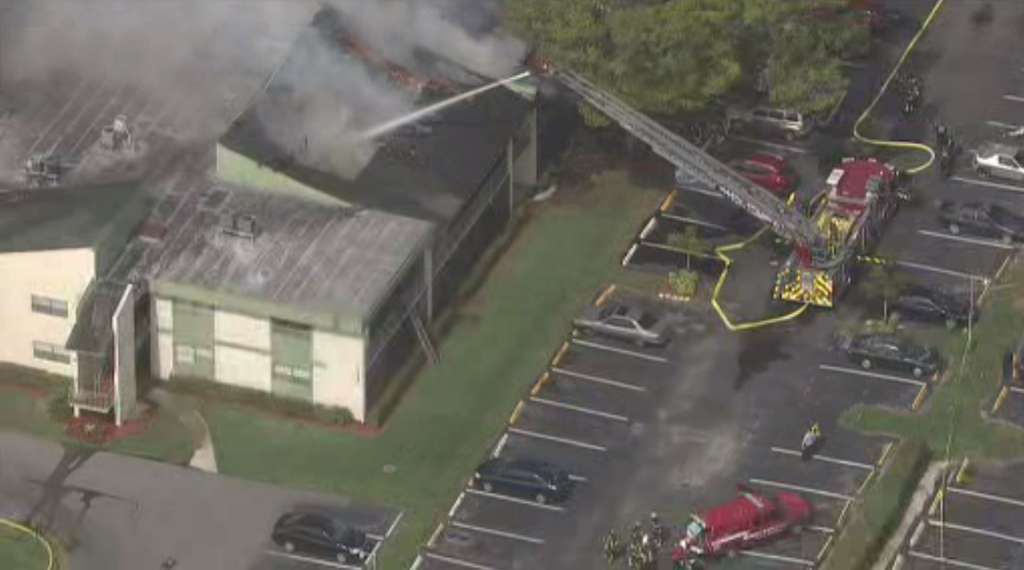Dozens displaced after Coral Springs apartment building catches fire WSVN 7News Miami News
