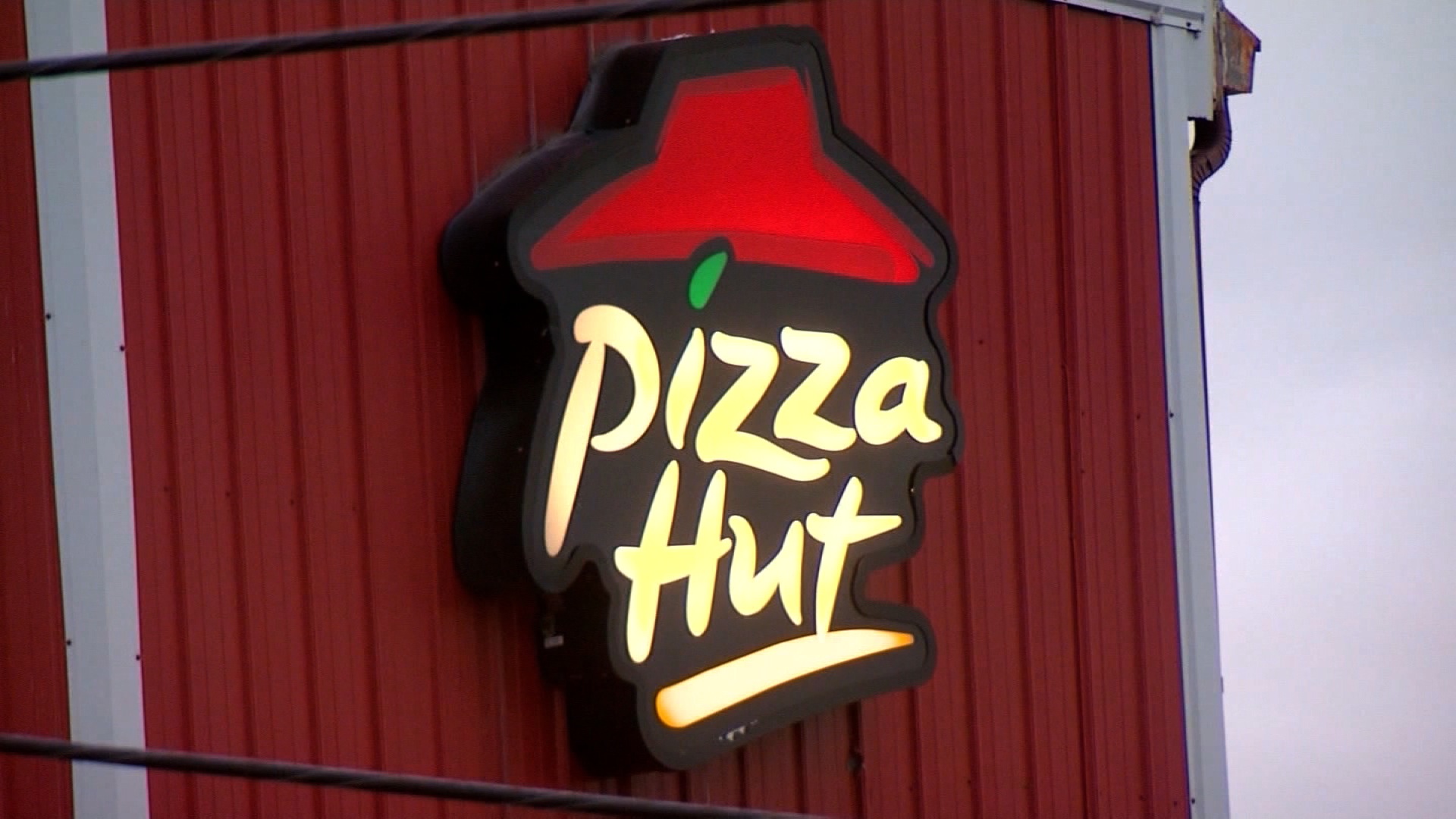 Pizza Hut replaces Papa John’s as the NFL’s official sponsor WSVN