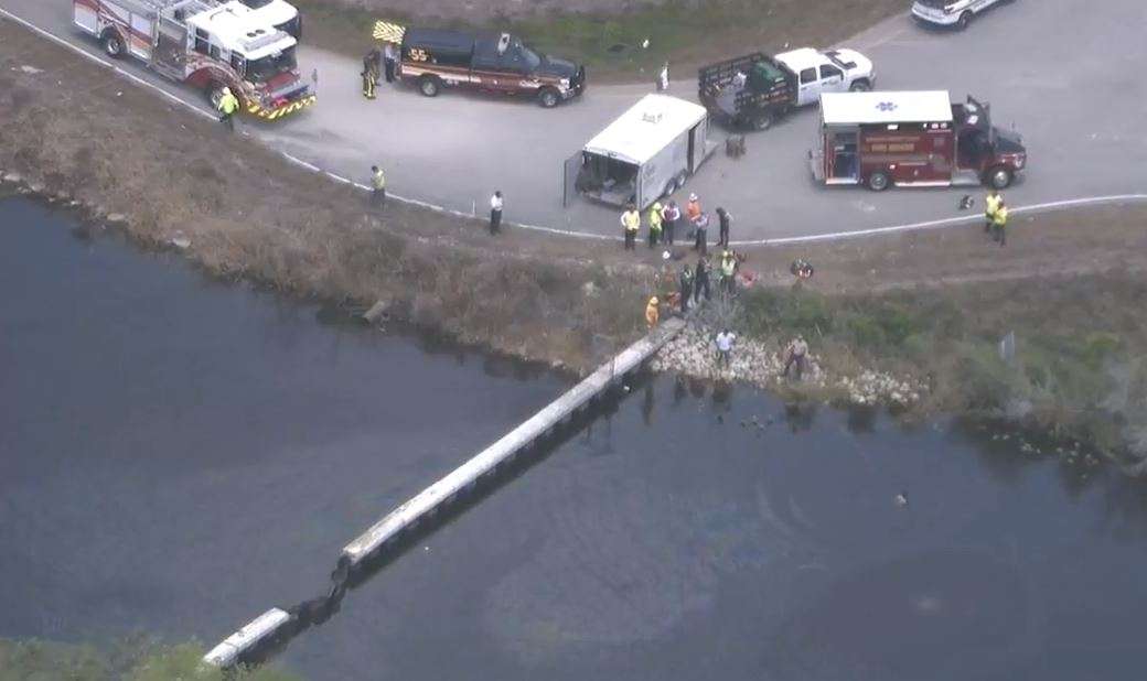 Driver dies after crashing into canal along Alligator Alley - WSVN ...