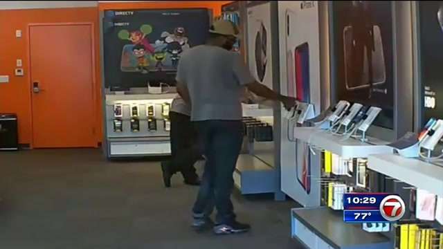 Video shows thief stealing pricey iPhone X from Weston store - WSVN ...