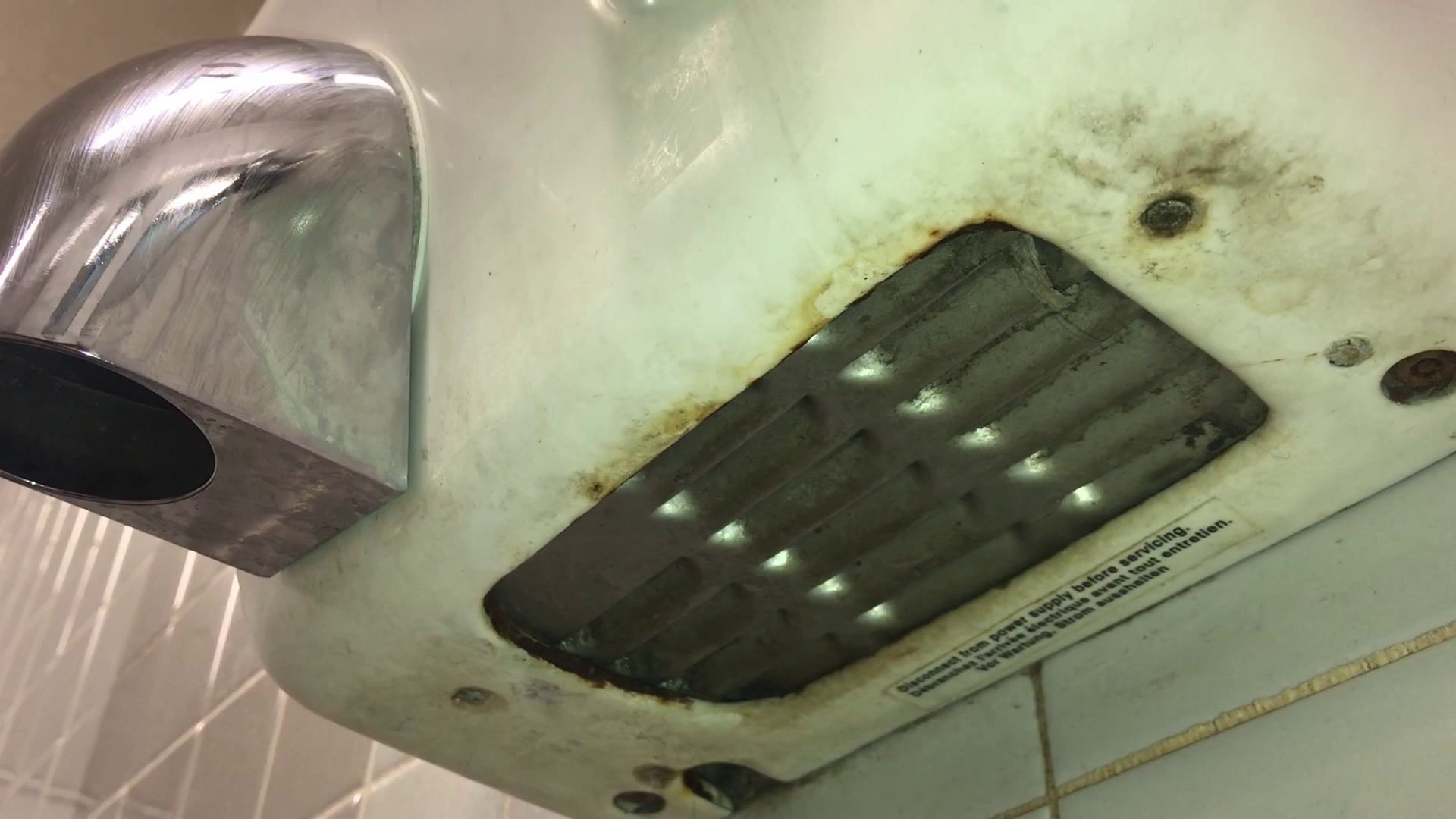 Hand dryers collect feces particles, spray them on you, study says