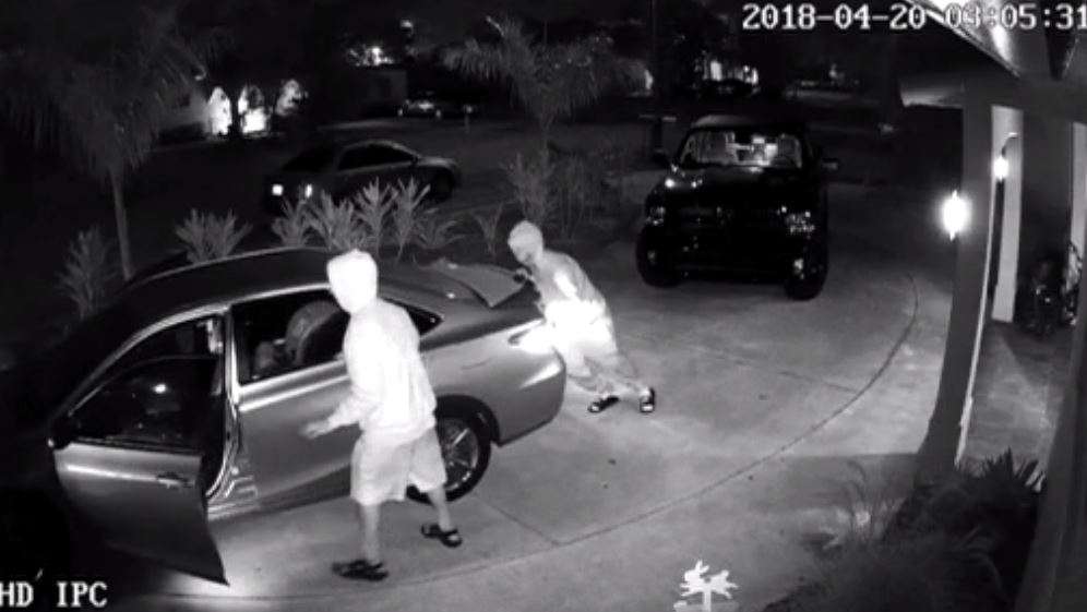 Crooks caught on camera stealing car from SW Miami-Dade home - WSVN ...