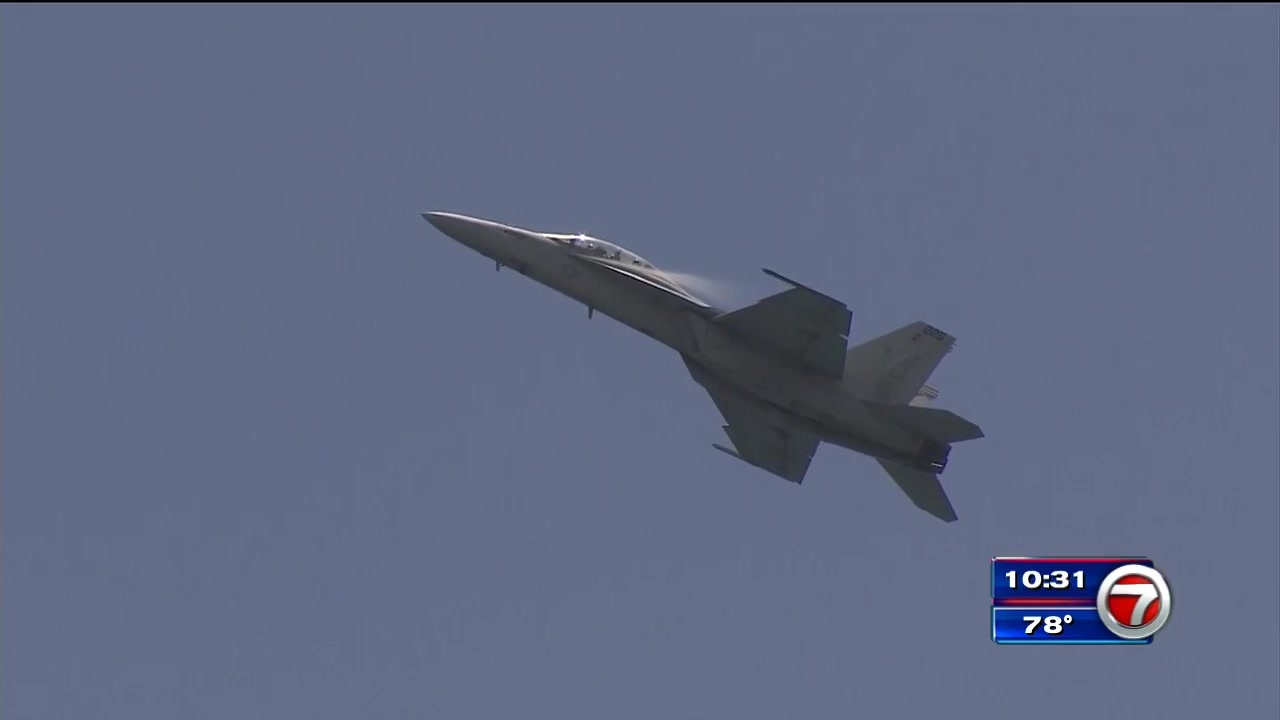 Fort Lauderdale Air Show soars through the sky, pays tribute to