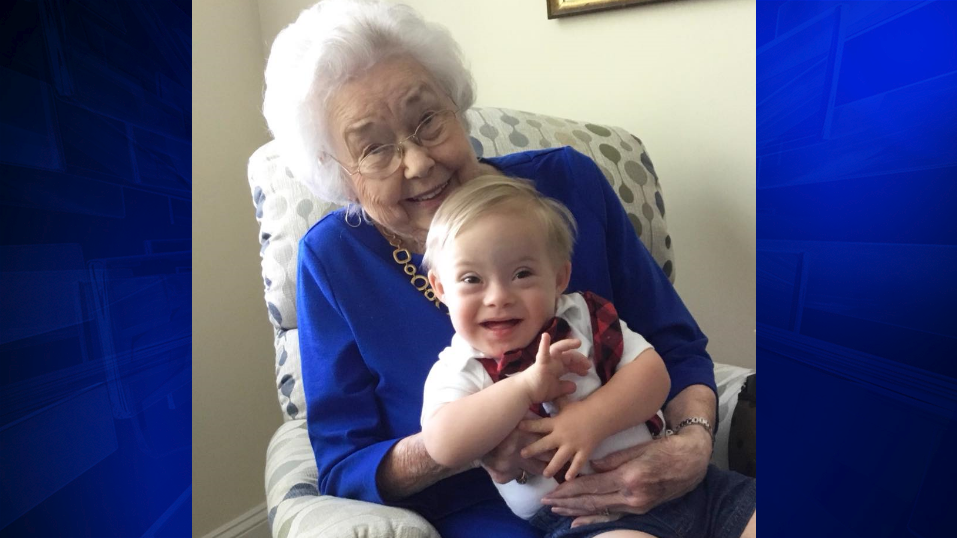 Firstever Gerber baby poses with current Gerber baby in viral photo
