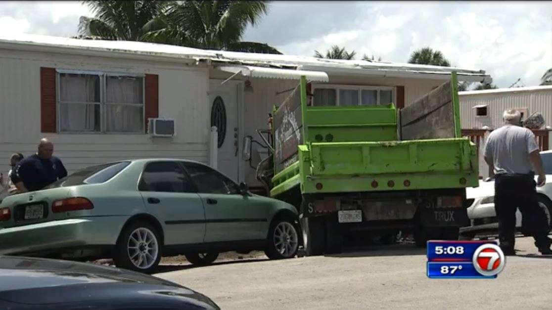 Truck slams into Fort Lauderdale mobile home after chain-reaction wreck ...