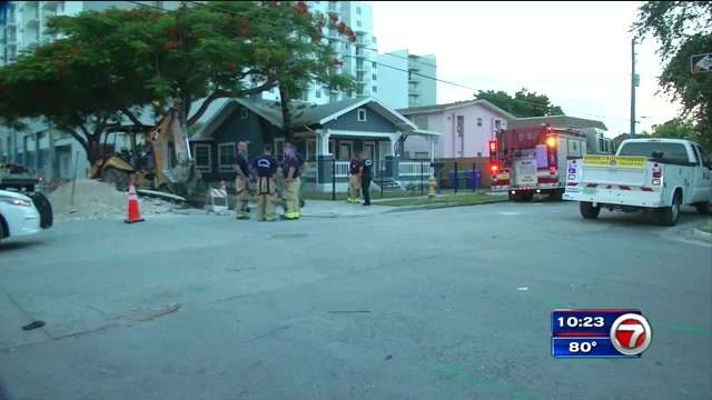 Crews cap gas leak in Miami neighborhood - WSVN 7News | Miami News ...
