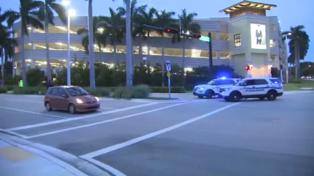 Police: No robbery outside Sawgrass Mills Mall parking garage - WSVN
