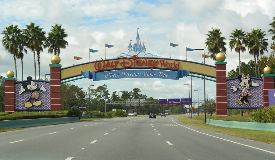 Walt Disney World & Universal Orlando close parks for two days due to