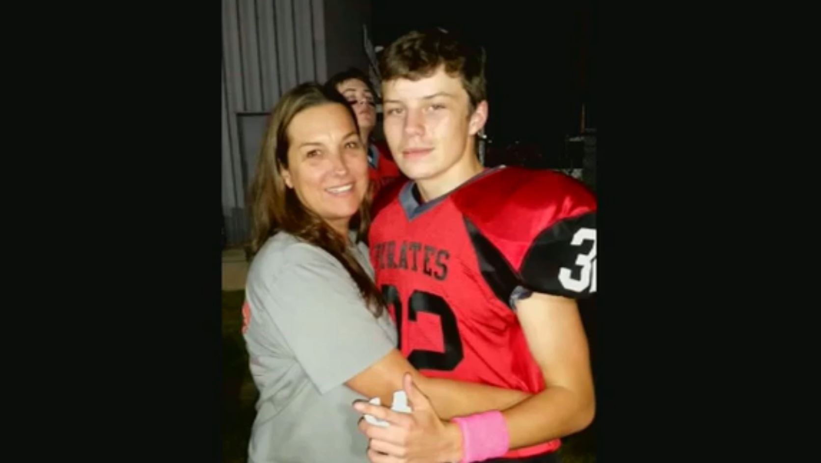 High school football player injured in game dies – WSVN 7News | Miami