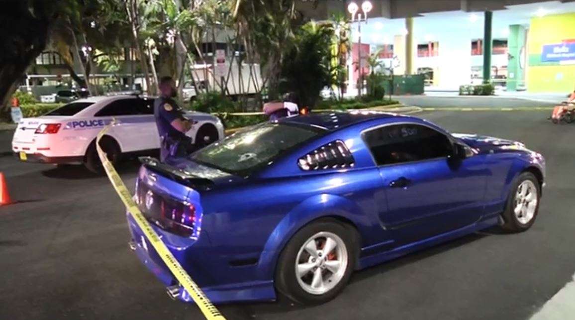 Woman hurt after gunman opens fire on car in Miami - WSVN 7News | Miami ...