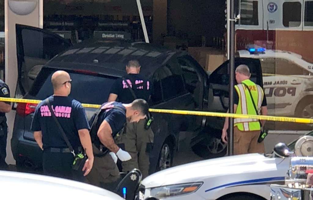 1 hurt after SUV crashes into Barnes & Noble in Coral ...