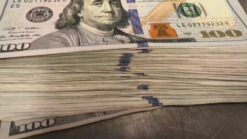 North Carolina waitress gets $10,000 tip from customer - WSVN