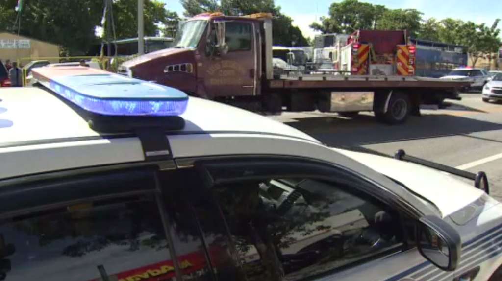 Mechanic crushed to death after car falls at Miami repair shop WSVN 7News Miami News