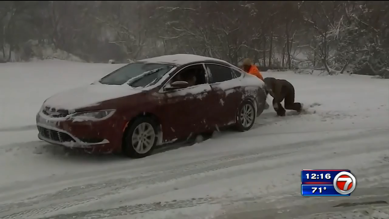 Snowedin South makes the best of day off from work, school WSVN