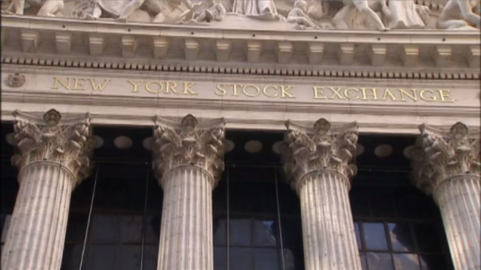 US stocks hold steady as oil prices rise