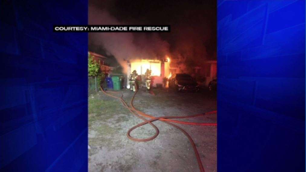2 families displaced after duplex catches fire in NW Miami-Dade - WSVN ...