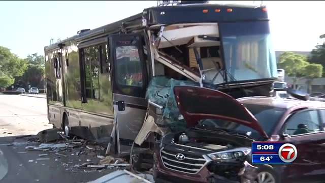 11 hurt after RV camper triggers 9-vehicle pileup in Miami - WSVN 7News ...