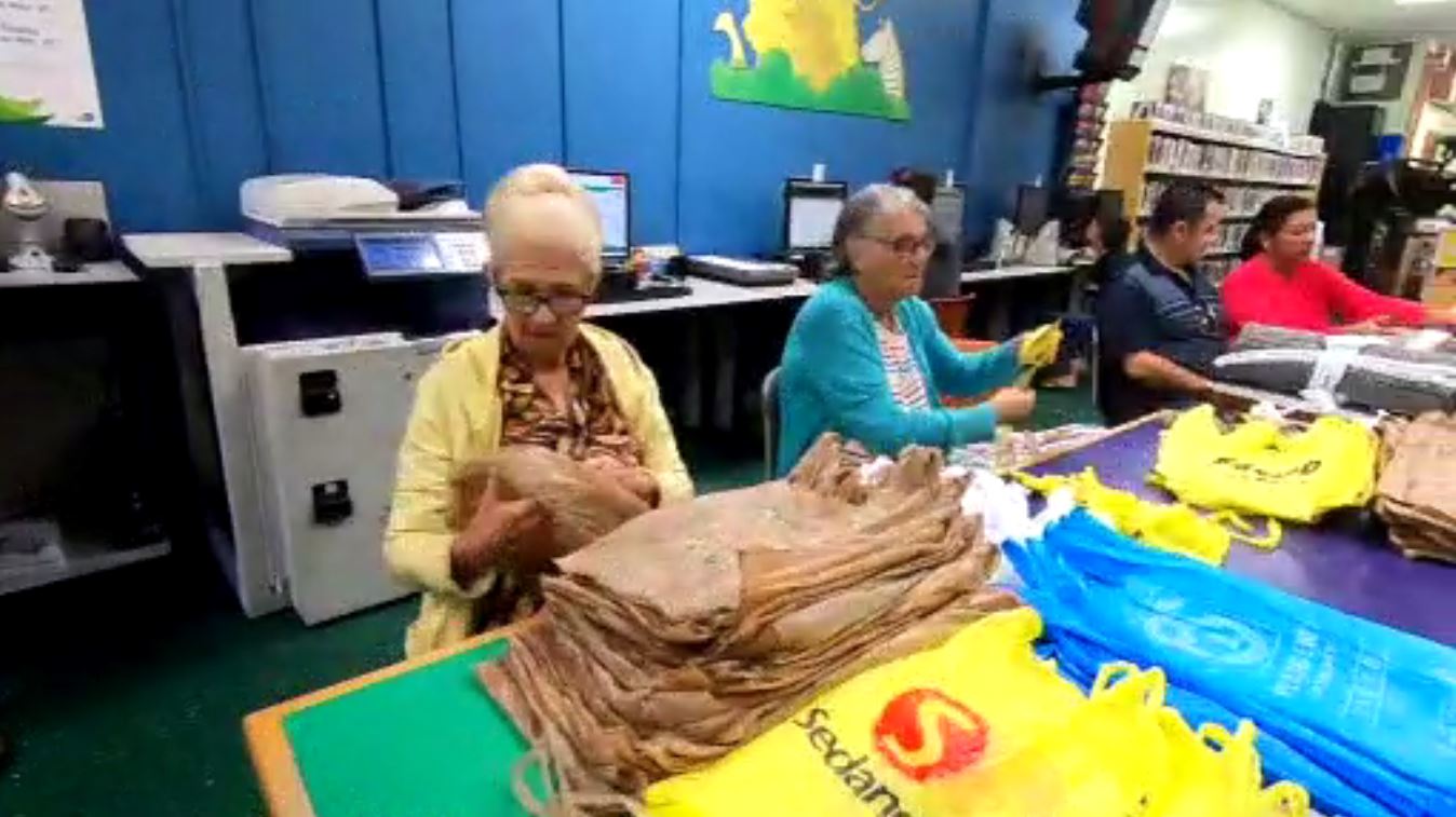 Helping Hands Volunteers turn plastic bags into mats for homeless