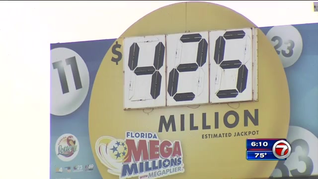 South Florida hopefuls play Mega Millions ahead of $425M drawing – WSVN