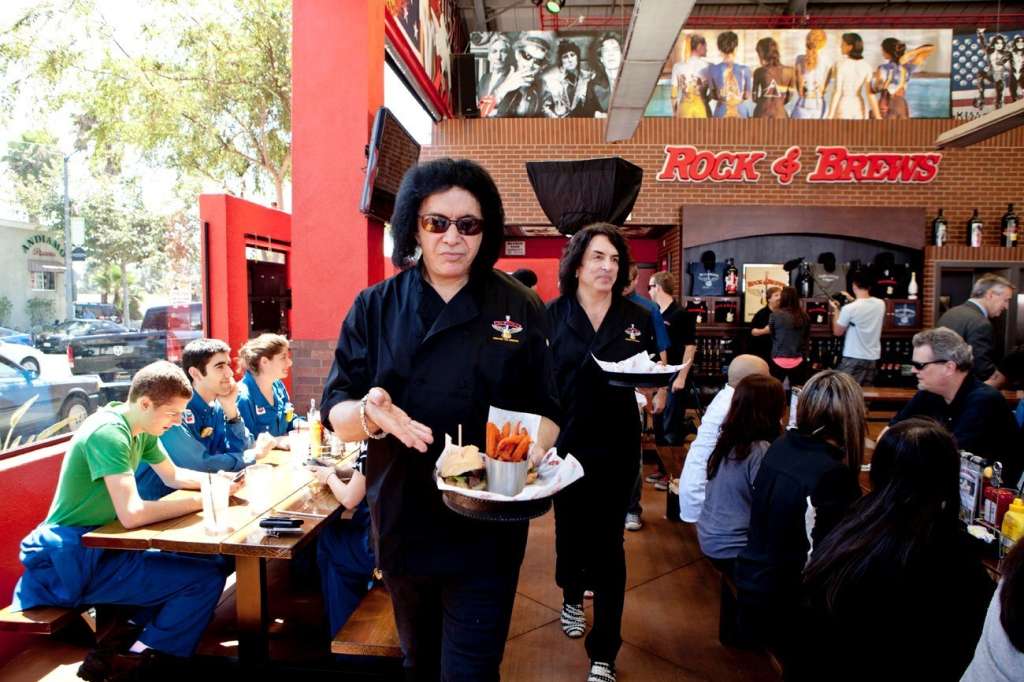 Kiss Band Members Offer Free Food To Tsa Employees At Restaurants Nationwide Wsvn 7news Miami News Weather Sports Fort Lauderdale