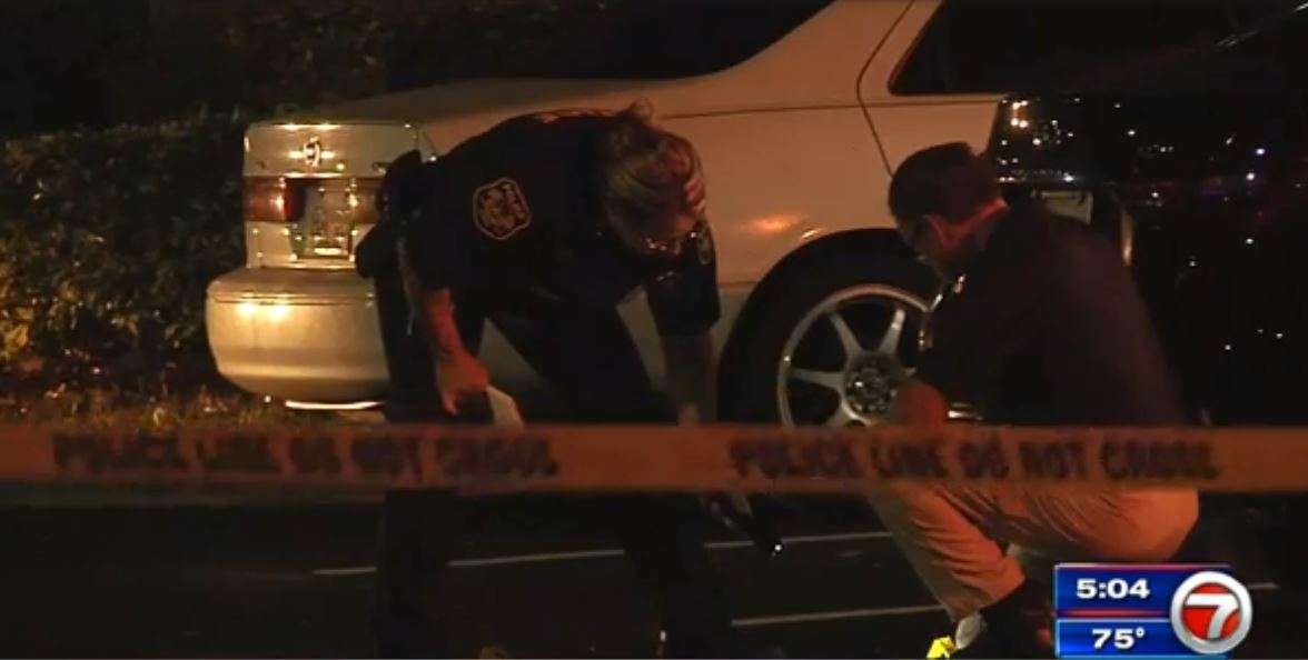 Money courier shot, robbed outside Miramar restaurant - WSVN 7News ...