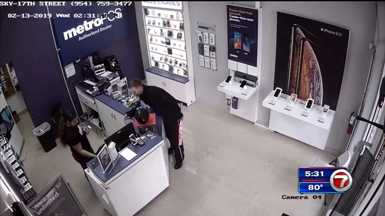 Video shows bat-wielding man robbing Fort Lauderdale phone store - WSVN ...