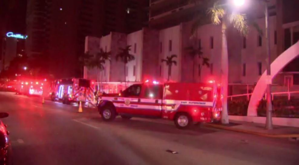 Hotel Fire In Miami Beach Causes Traffic Delays Wsvn 7news Miami News Weather Sports Fort Lauderdale