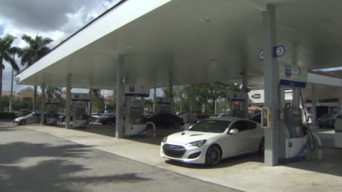 Man hospitalized after robbery ends in shots fired at Pembroke Pines