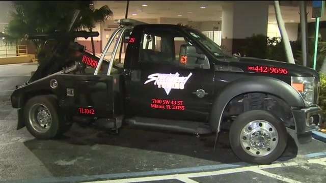 Tow truck driver shot while repossessing car in NW Miami-Dade - WSVN ...