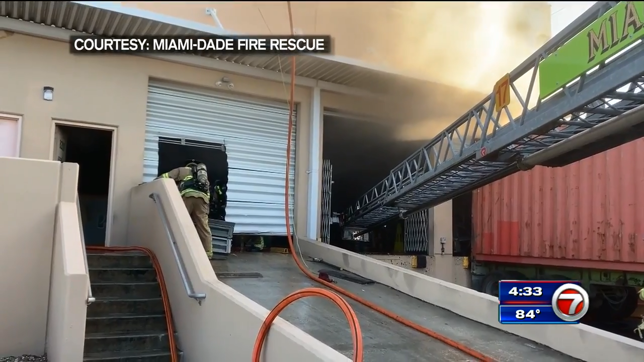 Fire breaks out inside unoccupied Doral warehouse - WSVN 7News | Miami ...