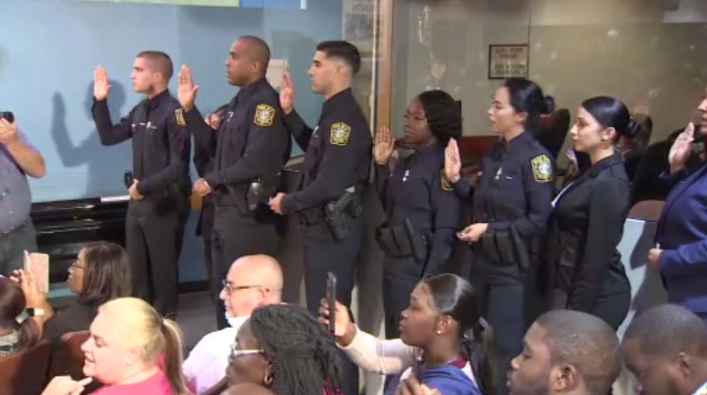31 New Officers Sworn Into Miami Dade Schools Pd Wsvn 7news Miami News Weather Sports Fort Lauderdale