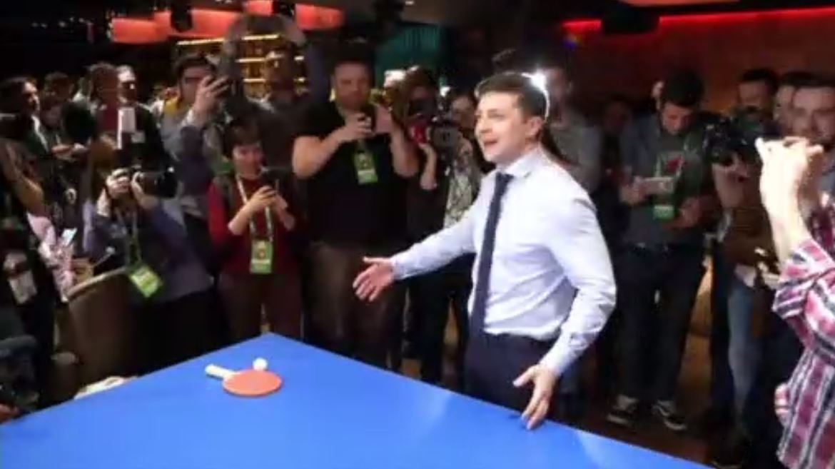 Comic who vowed to unite Ukraine wins votes in east and west – WSVN